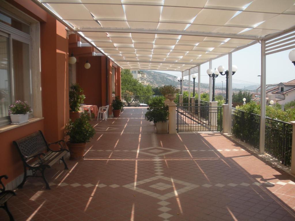 Hotel La Perla Del Gargano Сан-Джованни-Ротондо Экстерьер фото